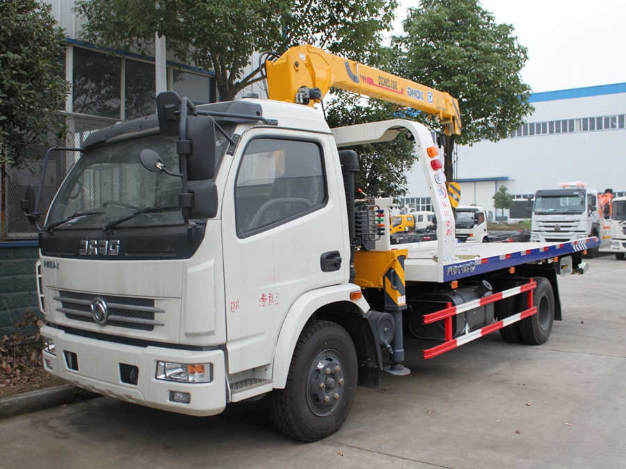 Dongfeng Duolika Crane-Equipped Recovery Vehicle