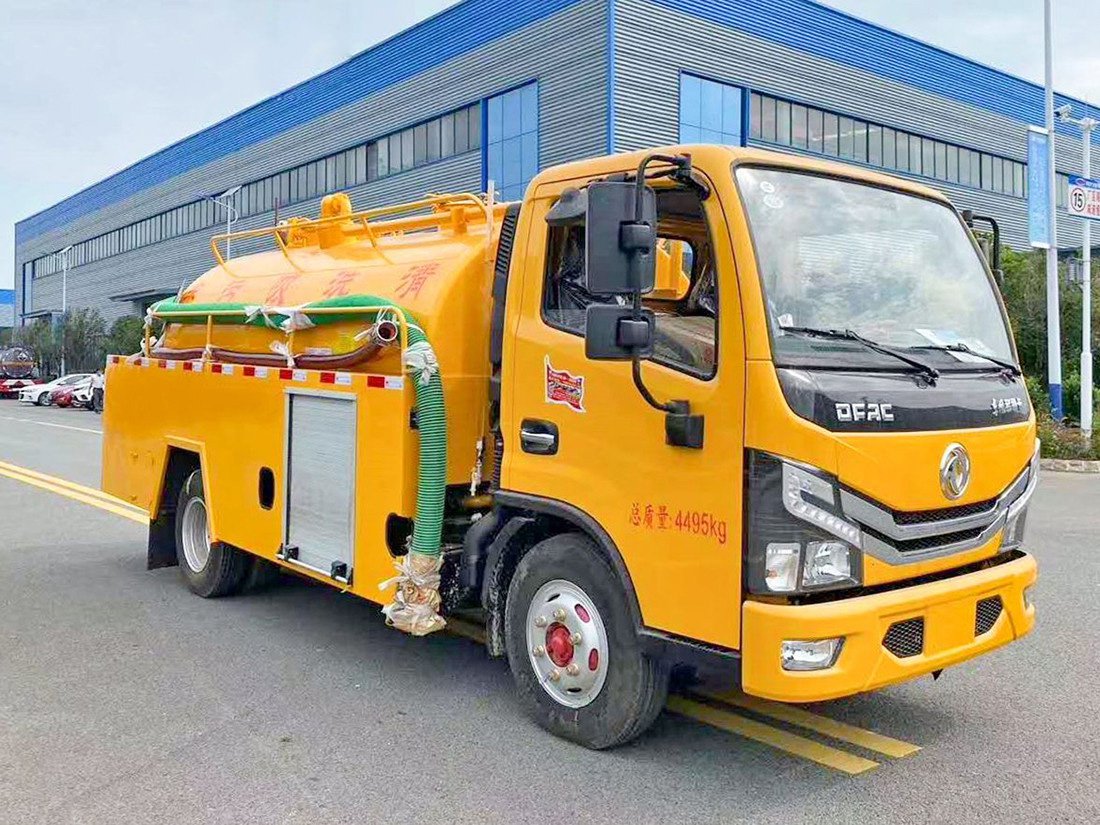 Dongfeng Xiaoduolika 5.5-cubic-meter Sewage Suction and Cleaning Truck