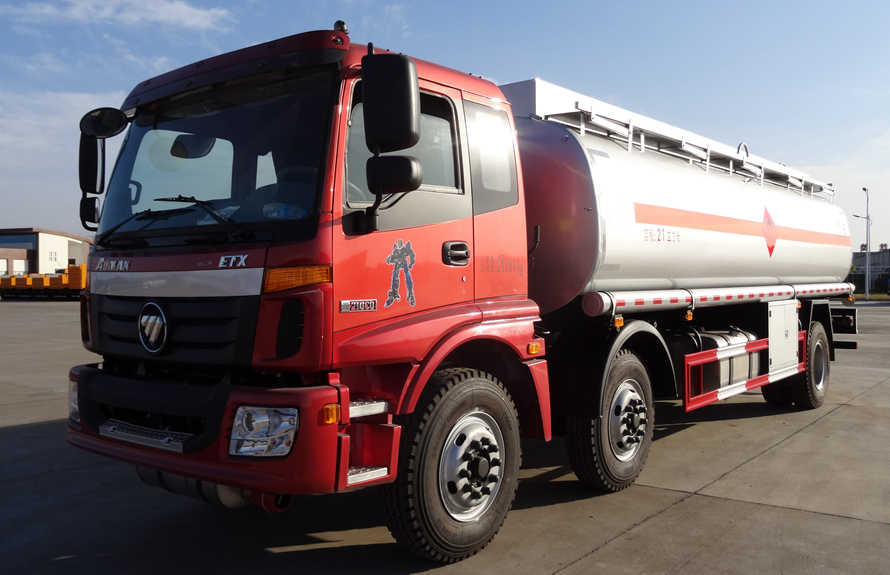 Foton Auman Small Three-Axle (26 m³) Fuel Tank Truck