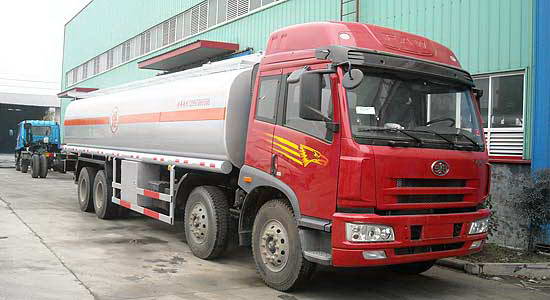 FAW Pre-Driving Four-Axle, Rear Eight-Axle Chemical Liquid Transport Truck