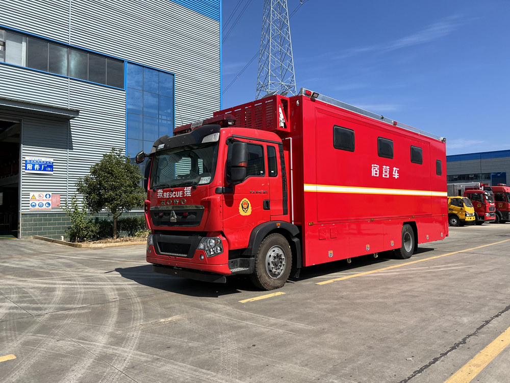 Sinotruk 24-Person Accommodation Vehicle