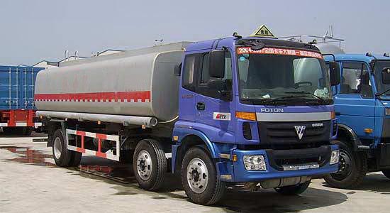 Foton Omni Light-Duty Three-Axle Chemical Liquid Transport Truck