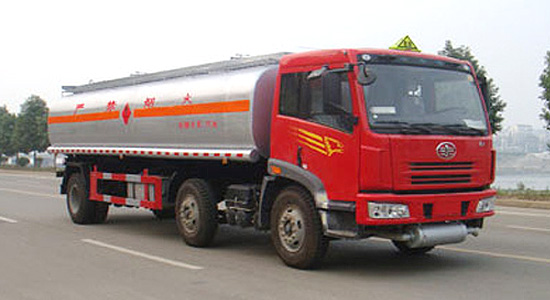 FAW Light-Duty Three-Axle Fuel Tanker