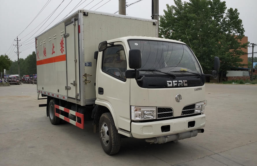 Dongfeng Dolika Flammable Liquid Box Truck