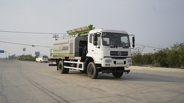 Tianjin Four-Wheel-Drive Photovoltaic Cleaning Vehicle