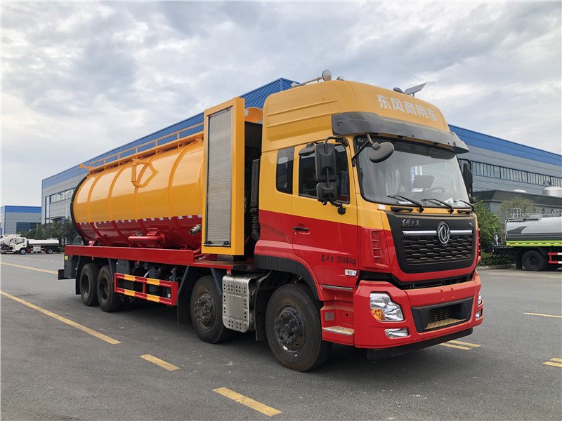 Dongfeng Tianlong 33-cubic-meter High-Pressure Cleaning and Sewage Suction Truck