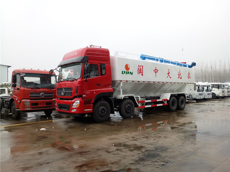Dongfeng Tianlong 40-cubic-meter Bulk Feed Transport Truck