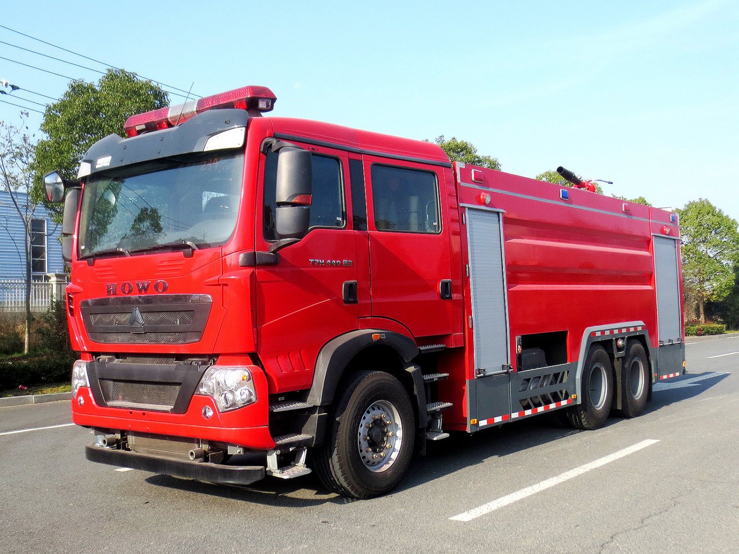 Sinotruk HOWO National VI Dual Rear Axle 16-cubic-meter Foam Fire Truck