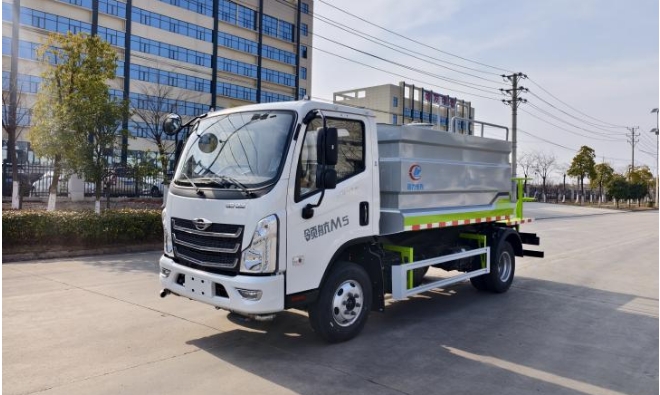 Foton Linghang Light-Duty Water Tank Truck (Blue License Plate), 7 m³
