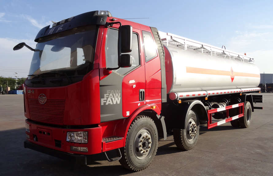 FAW Light Three-Axle Oil Tank Truck (19.5/23 m&sup3;)