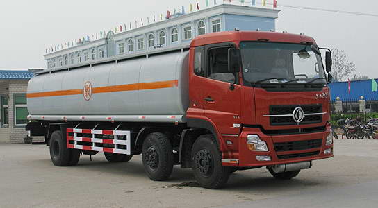 Dongfeng Tianlong Compact Three-Axle Oil Tank Truck