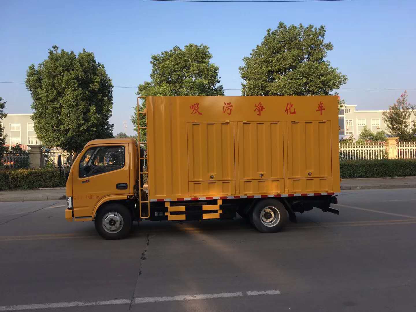 Dongfeng Xiaoduolika Sewage Suction and Purification Truck