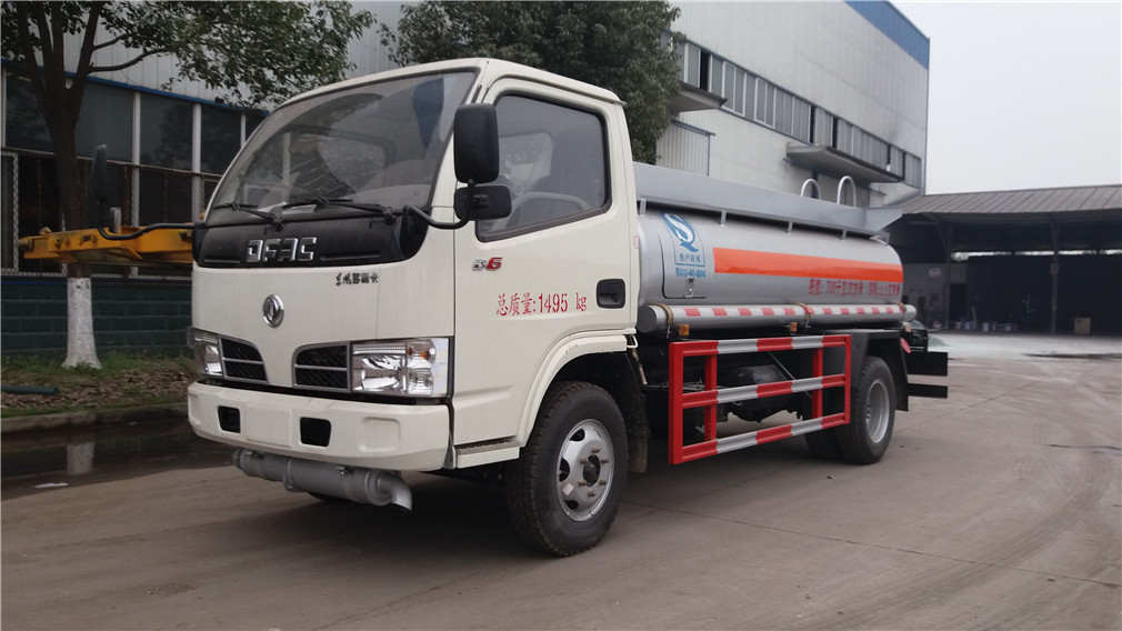 Dongfeng Xiaoduolika Fuel Tanker (2.5 m³)