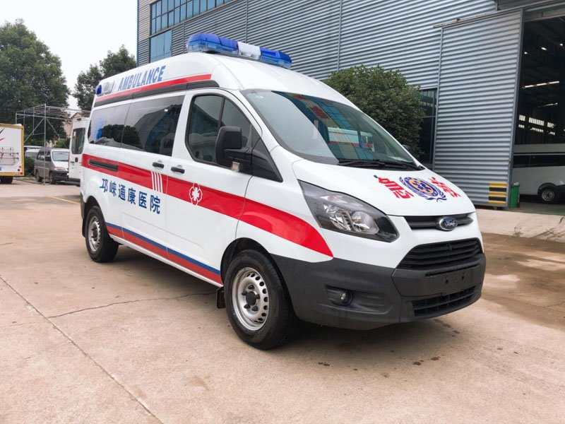 Ford V362 Medium-Axle, Medium-Roof Negative-Pressure Critical-Care Ambulance (Long-Row Warning Light)