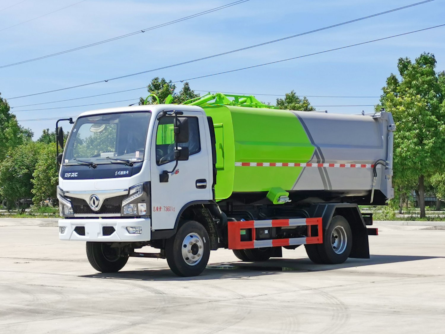 CN6 7-cubic-meter Dongfeng D6 Side-loading Compacting Garbage Truck