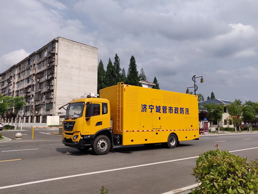 Dongfeng Tianjin 2000-cubic-meter High-Flow Drainage Vehicle