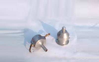 Breather valve, fuel nozzle connector