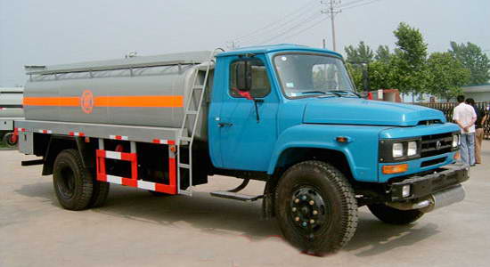 Dongfeng 140 Pointed-Nose Oil Tank Truck