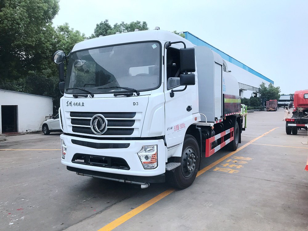 Dongfeng Special Chassis Dust Suppression Fogging Truck (China VI Emission Standard), 10 m³ Capacity / 50–100 m Fog Cannon