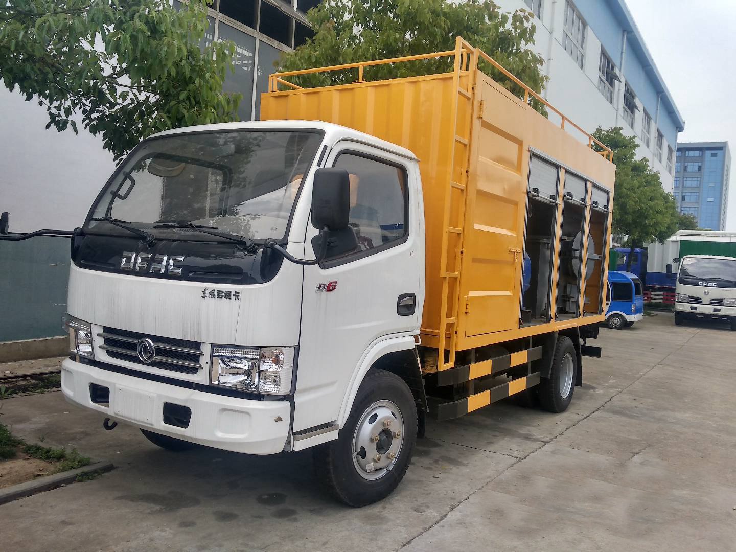 Dongfeng D6 Wastewater Treatment Truck (Blue License Plate)