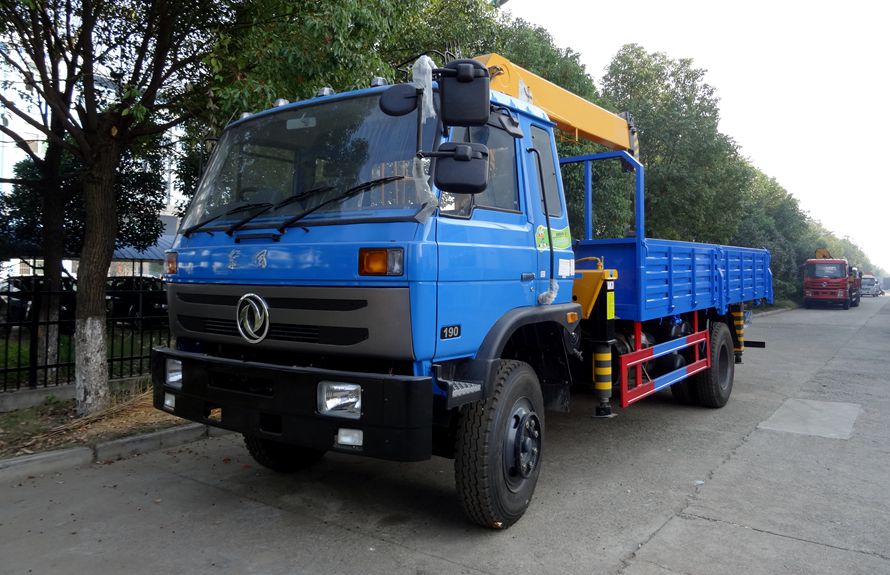 Dongfeng 8-Ton Truck-Mounted Crane