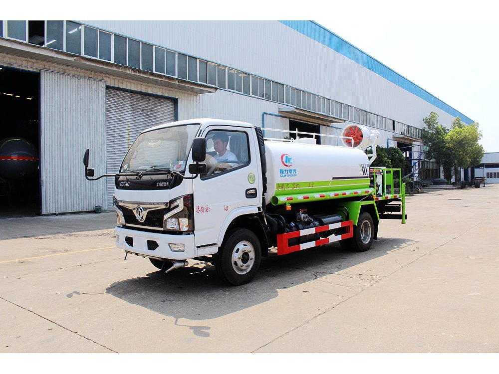 Dongfeng Xiaoduolika Dust Suppression and Water Sprinkler Truck (China VI Emission Standard), 5 m³ Capacity / 30–40 m Fog Cannon