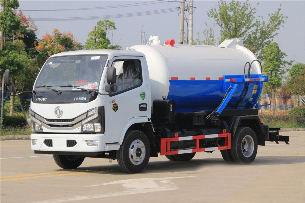 China VI 4.5-cubic-meter Dongfeng D6 Vacuum Suction Truck