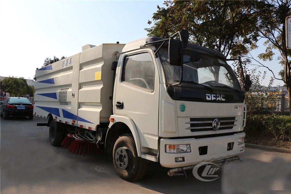 Dongfeng Dolika Street Sweeper (Unregistered, 2.5 m³ Water Tank, 5 m³ Dust Bin)