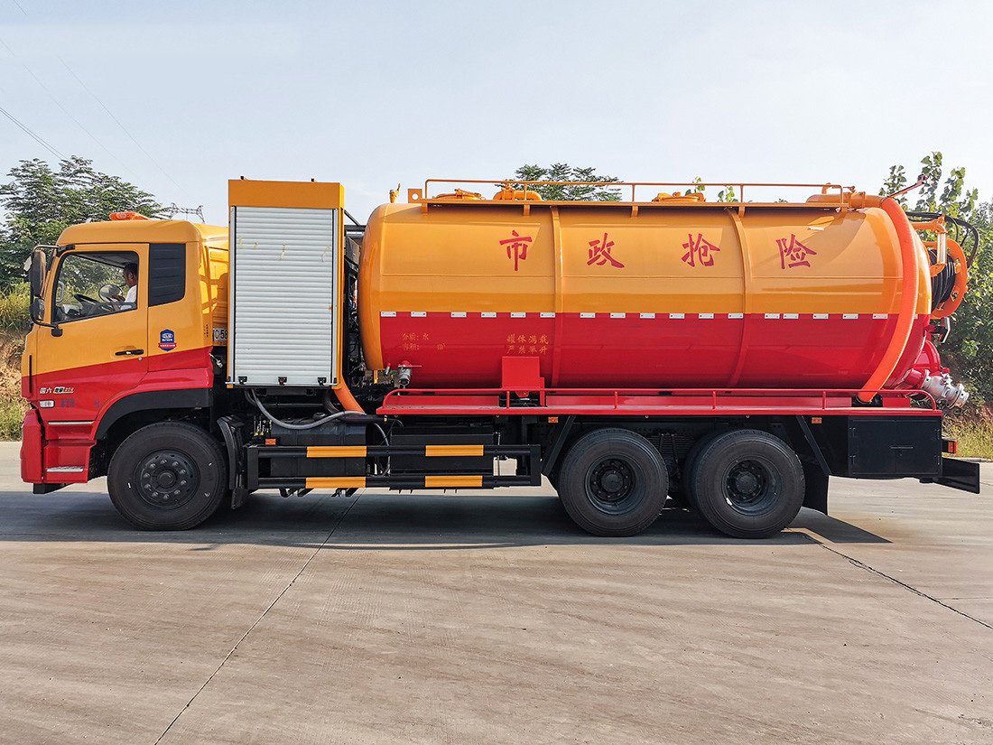 Dongfeng Tianlong Rear Dual-Axle 23-Cubic-Meter Cleaning and Sewage Suction Truck