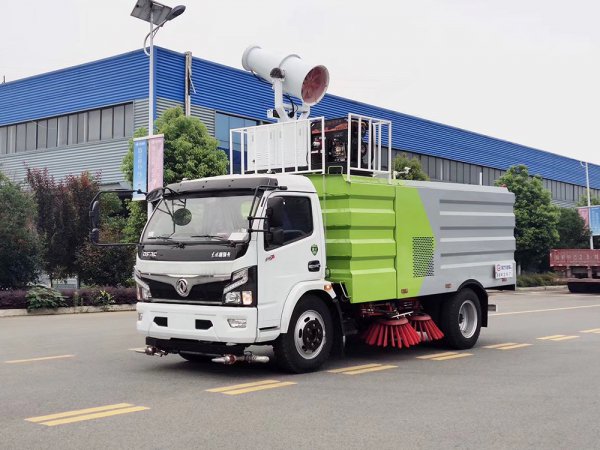 Dongfeng Dolika 7.5-cubic-meter Street Sweeper with Mist Dust Suppression