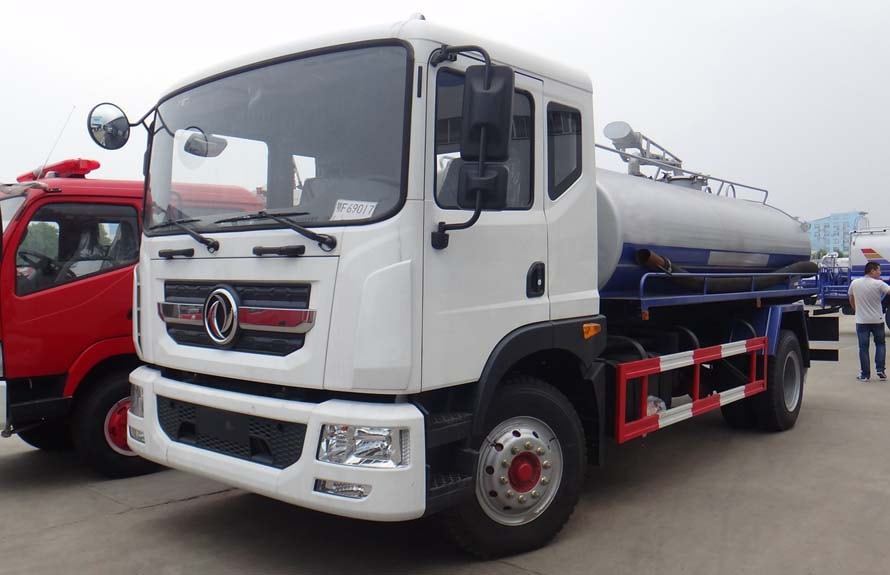 Dongfeng D9 12-cubic-meter Vacuum Sewage Suction Truck