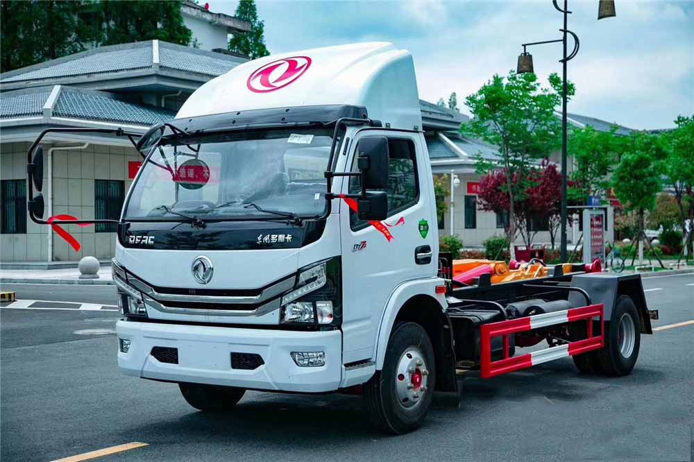 CN6 7–8 m³ Dongfeng D7 Hook-Lift Garbage Truck
