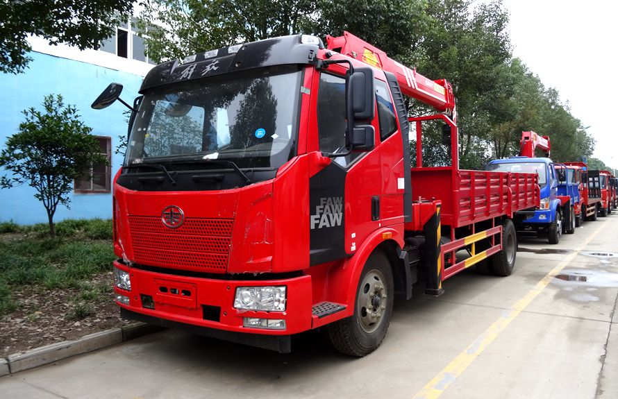 FAW 8-Ton Truck-Mounted Crane
