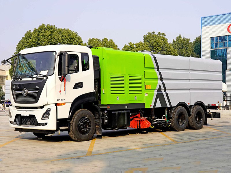 13-cubic-meter Water / 9-cubic-meter Dust Dongfeng Tianlong Rear Dual-Axle Sweeper-Scrubber