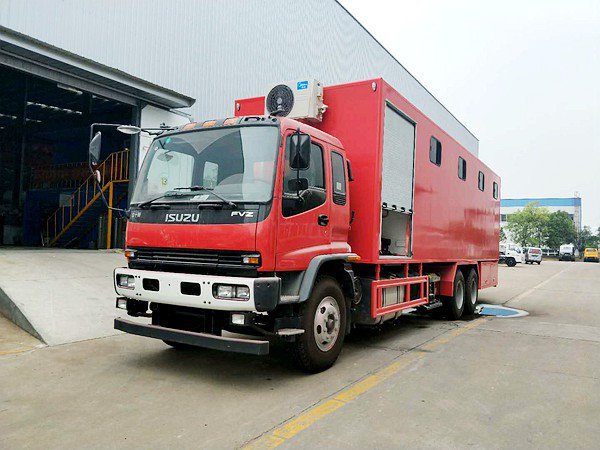 Isuzu Rear Dual-Axle Shower Vehicle