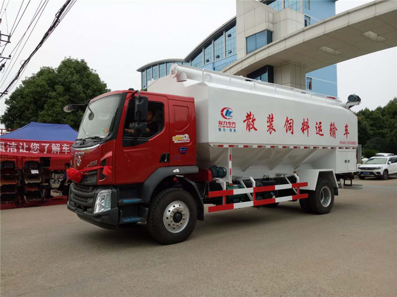 Dongfeng Liuzhou Automobile Chenglong 28-cubic-meter Bulk Feed Truck