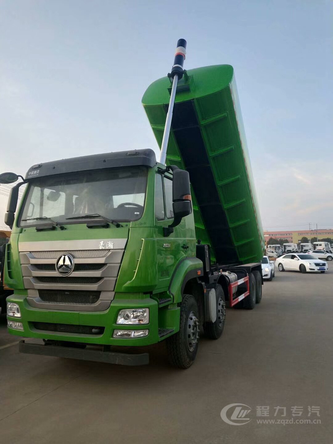 Sinotruk Sludge Tipper Truck, 24 Cubic Meters