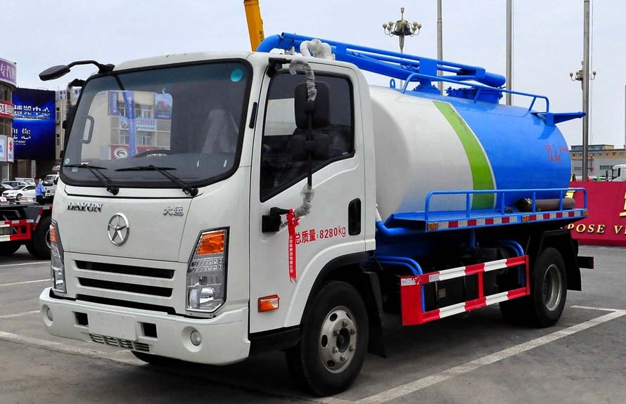 Hubei Chengli Dayun Aopuli 5-cubic-meter Septic Suction Truck