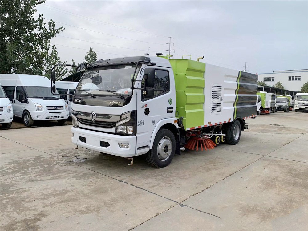 China VI Dongfeng D7 Street Sweeper with 2.5 m³ Water Tank and 5 m³ Dust Bin