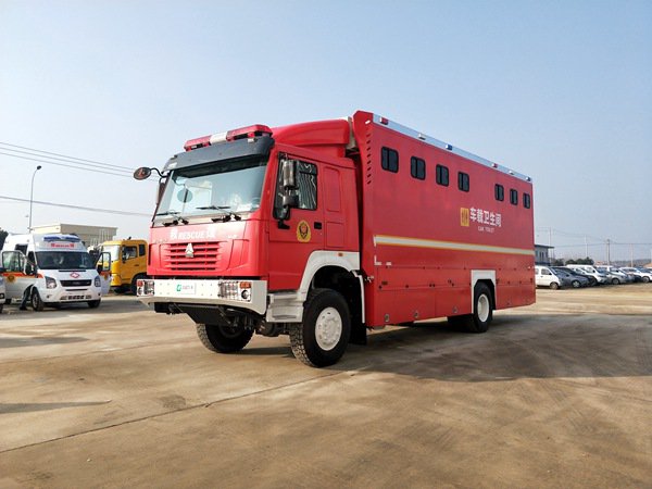 Sinotruk HOWO Single-Axle 6-Person Mobile Toilet Vehicle
