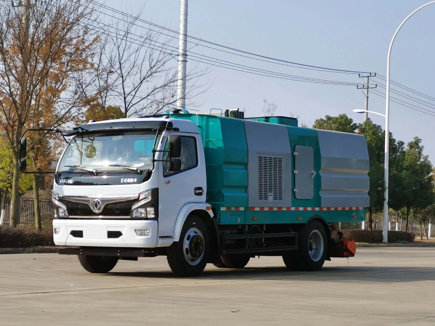 Dafukai Rear-Mounted Roller Sweeper and Vacuum Truck