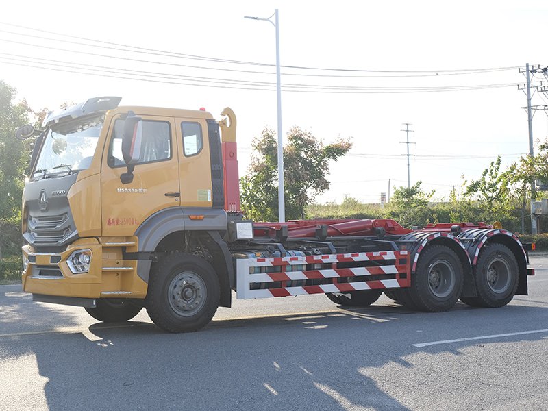 Sinotruk Haohan Rear Dual-Axle 18-Cubic-Meter Hook-Lift Garbage Truck