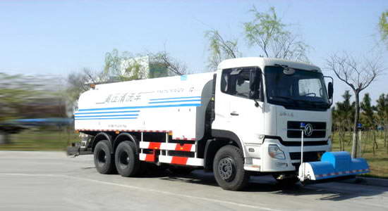 Dongfeng Tianlong Rear Tandem-Axle High-Pressure Cleaning Truck