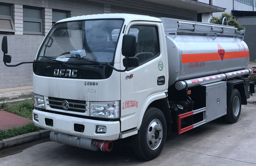 Dongfeng Dolika 5-cubic-meter Fuel Tanker