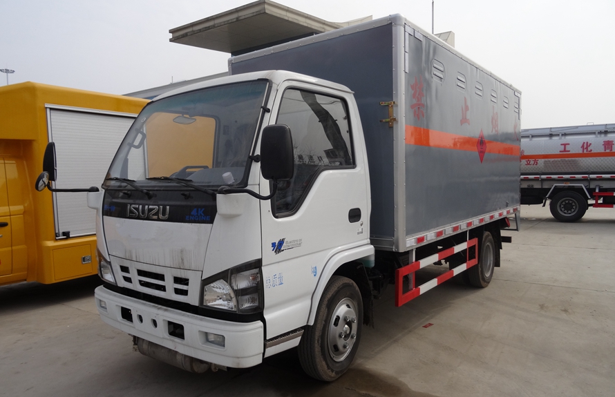 Qingling Isuzu Flammable Liquid Transport Truck