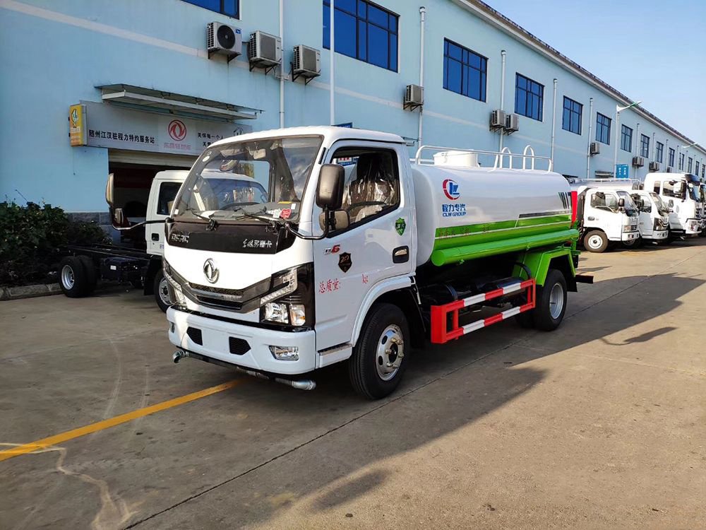 New Tier-6 5-Cubic-Meter Dongfeng D6 Water Sprinkler Truck