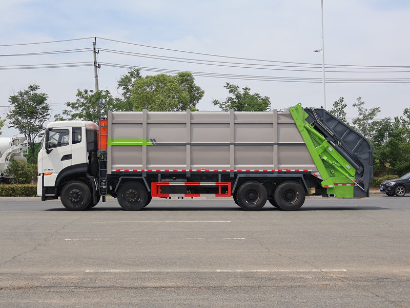 Dongfeng Tianlong 38-cubic-meter Compactor Garbage Truck