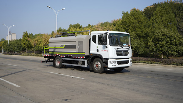 Dongfeng D9 Photovoltaic Panel Cleaning Truck