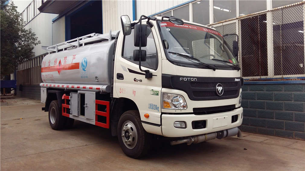 Foton Ouman Ka 6-cubic-meter Fuel Tanker