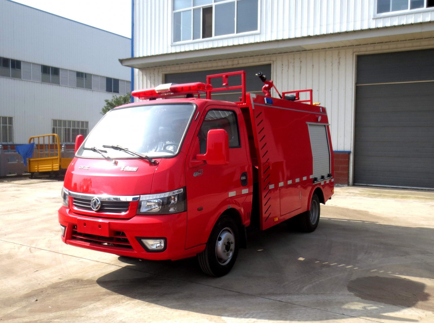 Dongfeng Tuyi 2-Ton Water Tank Fire Truck